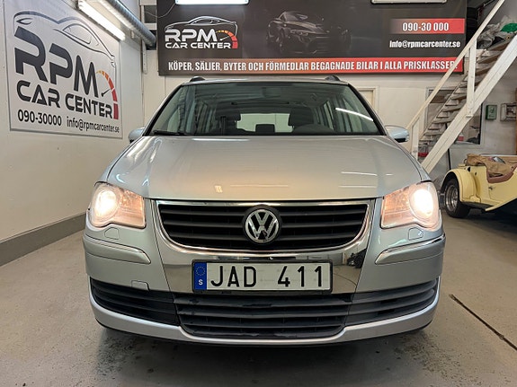 Volkswagen Touran 4 of 5