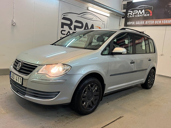 Volkswagen Touran 2 of 5