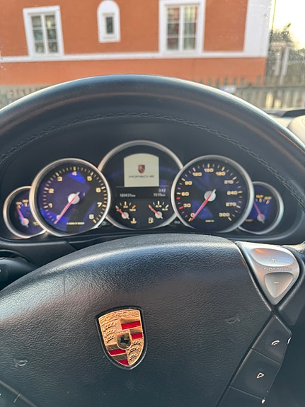 Porsche Cayenne Turbo 6 of 6