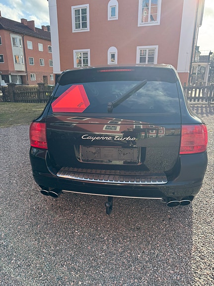 Porsche Cayenne Turbo 2 of 6