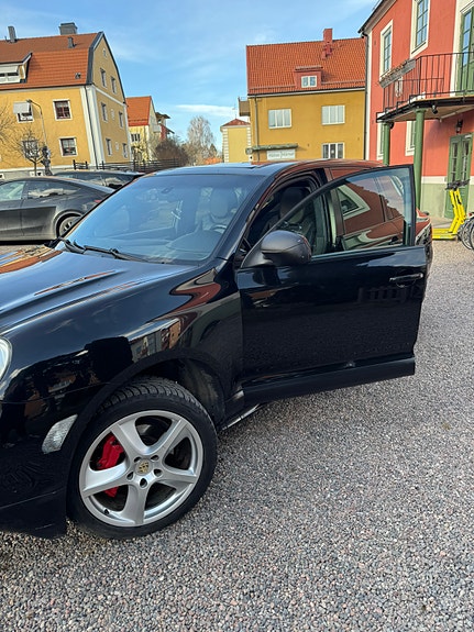 Porsche Cayenne Turbo 5 of 6