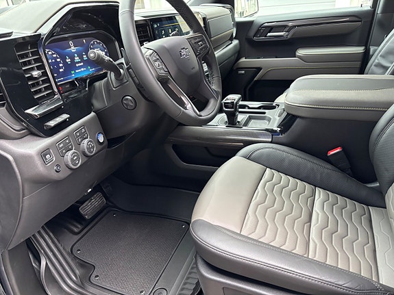 Chevrolet Silverado 1500 8 of 15