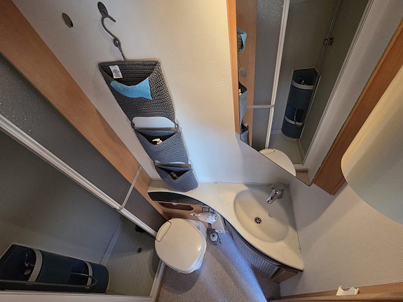 Fiat Ducato Eura Mobil S650 – 6 bäddar, AC bodel och markis 8 of 12
