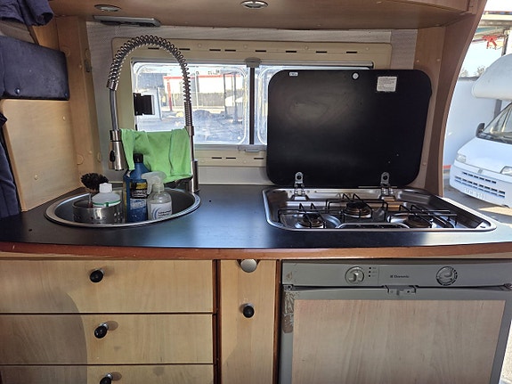 Fiat Ducato Eura Mobil S650 – 6 bäddar, AC bodel och markis 3 of 12