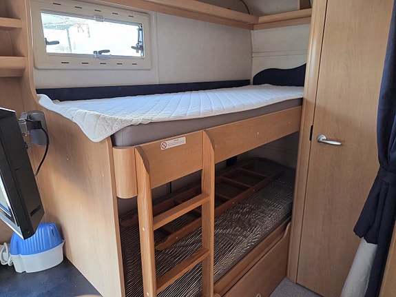 Fiat Ducato Eura Mobil S650 – 6 bäddar, AC bodel och markis 7 of 12