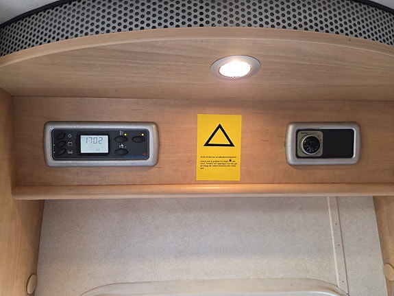 Fiat Ducato Eura Mobil S650 – 6 bäddar, AC bodel och markis 11 of 12