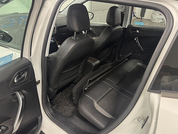 Peugeot 2008 14 of 16