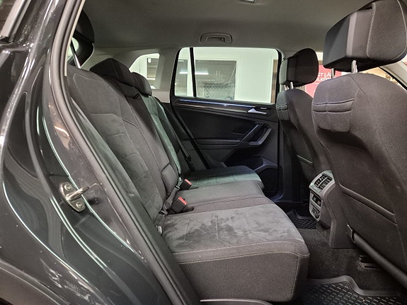 Volkswagen Tiguan 12 of 18