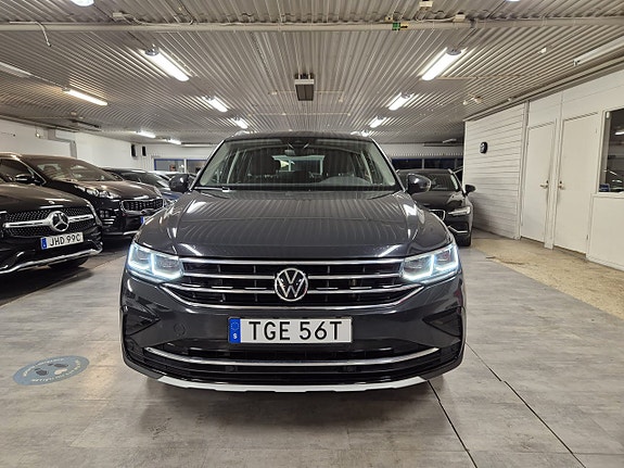 Volkswagen Tiguan 3 of 5