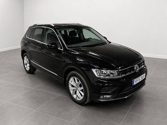 Volkswagen Tiguan 2 of 5