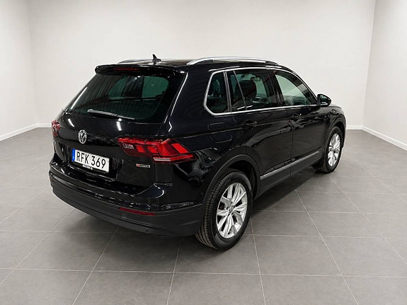 Volkswagen Tiguan 3 of 5