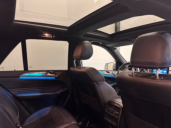 Mercedes-Benz ML350 11 of 30