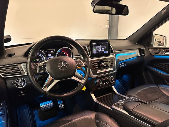 Mercedes-Benz ML350 23 of 30