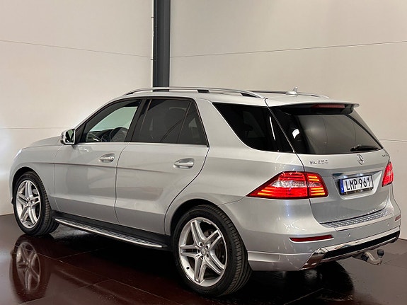 Mercedes-Benz ML350 5 of 5
