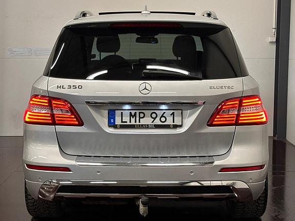 Mercedes-Benz ML350 3 of 5