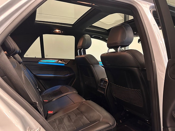 Mercedes-Benz ML350 10 of 30