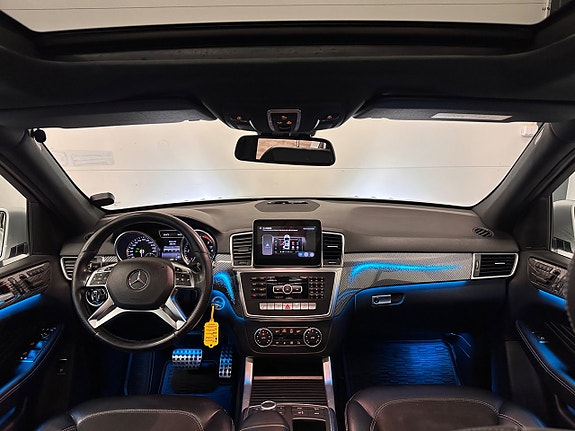 Mercedes-Benz ML350 20 of 30