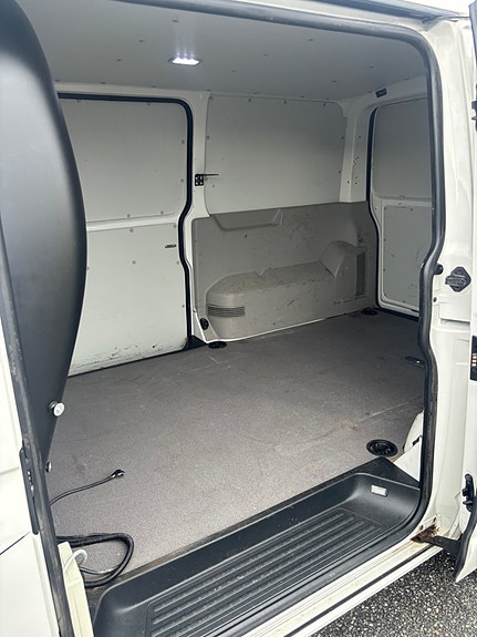Volkswagen Transporter 9 of 18