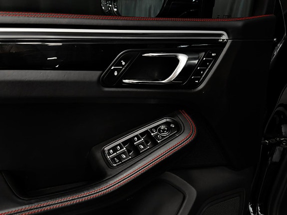 Porsche Macan GTS 18 of 30