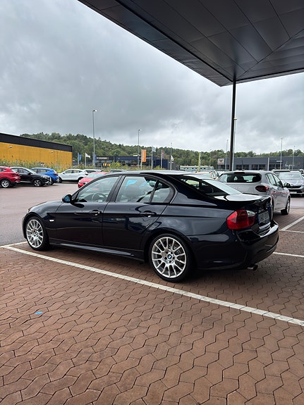 BMW 320Si 4 of 5