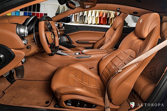 Ferrari Lusso 8 of 10