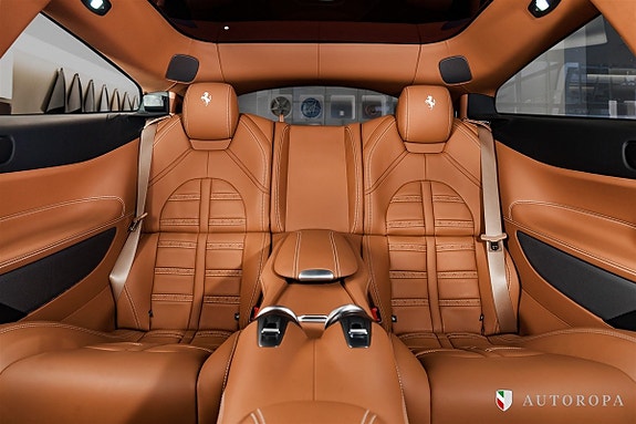 Ferrari Lusso 9 of 10
