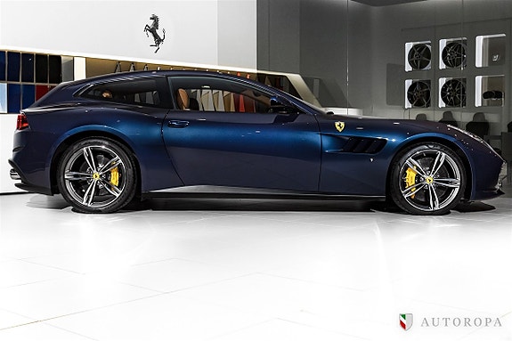 Ferrari Lusso 3 of 5