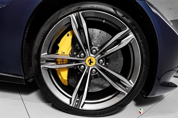 Ferrari Lusso 10 of 10
