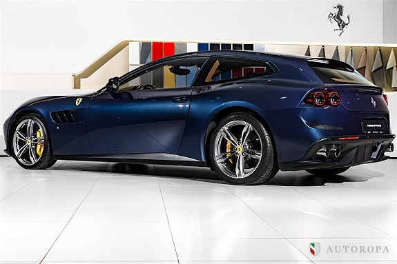 Ferrari Lusso 5 of 5