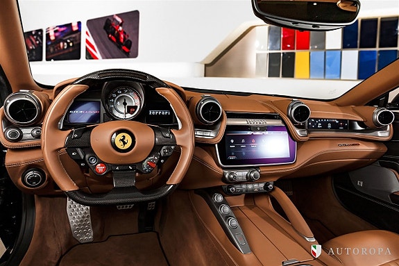 Ferrari Lusso 7 of 10
