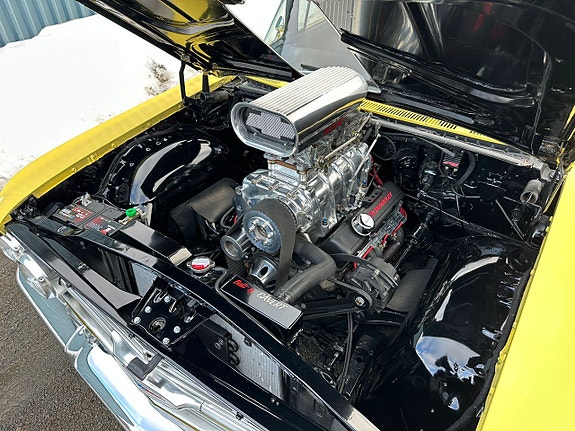 Chevrolet Biscayne 9 of 18