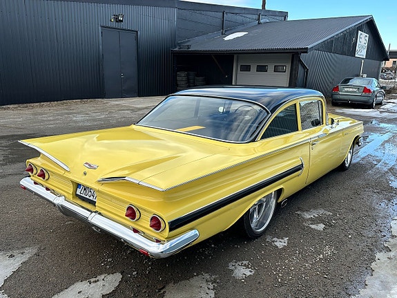 Chevrolet Biscayne 4 of 18