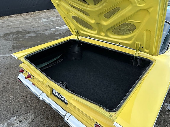 Chevrolet Biscayne 17 of 18