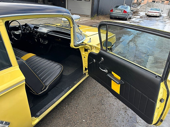 Chevrolet Biscayne 12 of 18