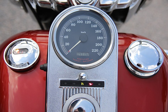 Harley-Davidson Road King Classic FLHRCI Twin Cam 88 7 of 11