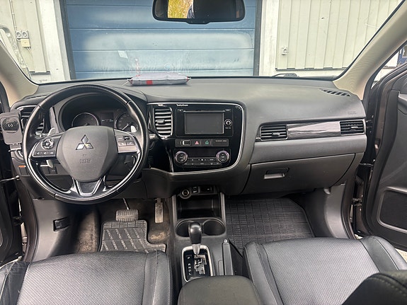 Mitsubishi Outlander 3 of 8