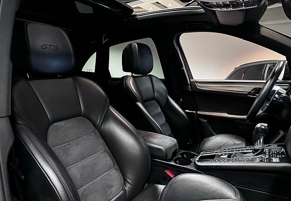 Porsche Macan GTS 8 of 15