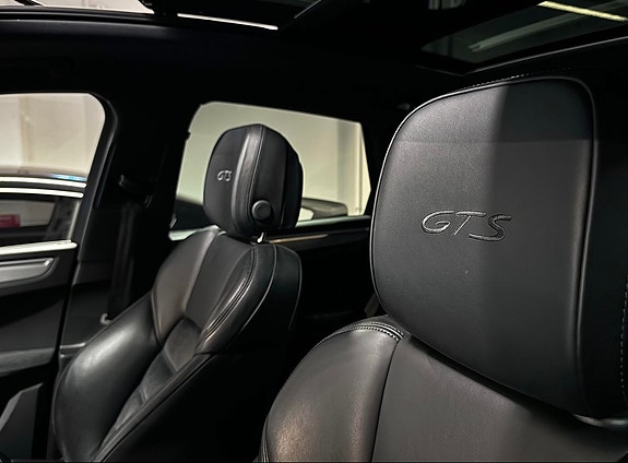 Porsche Macan GTS 9 of 15