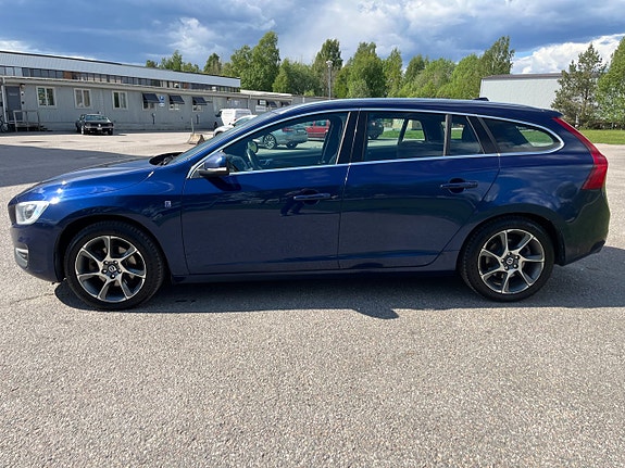 Volvo V60 2 of 26