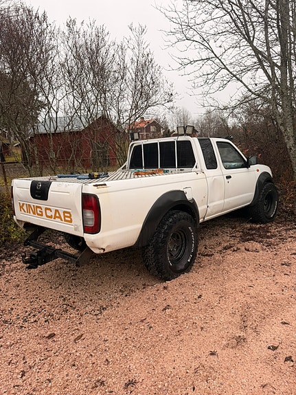 Nissan King Cab 2 of 6
