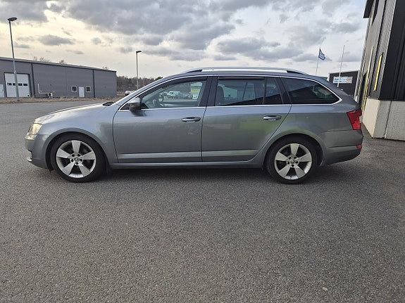 Skoda Octavia 2 of 5
