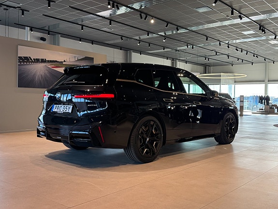 BMW iX 4 of 5