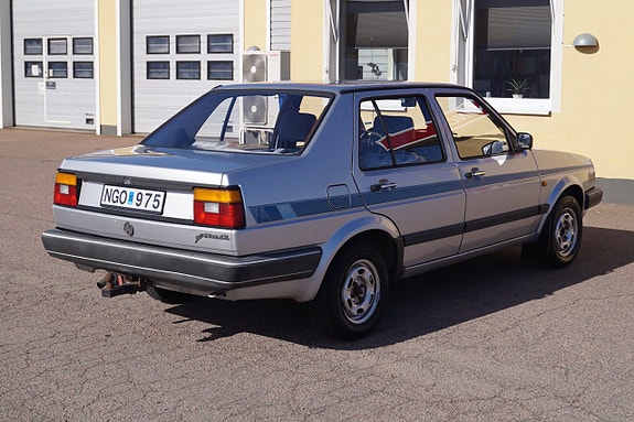 Volkswagen Jetta 4 of 5