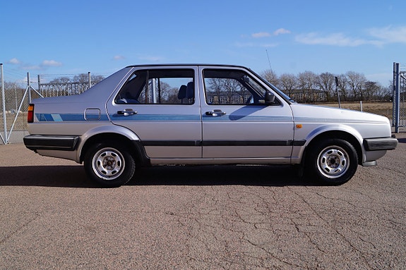 Volkswagen Jetta 8 of 27