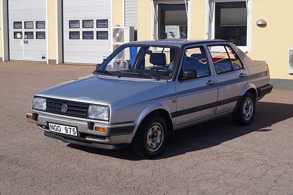 Volkswagen Jetta 2 of 5