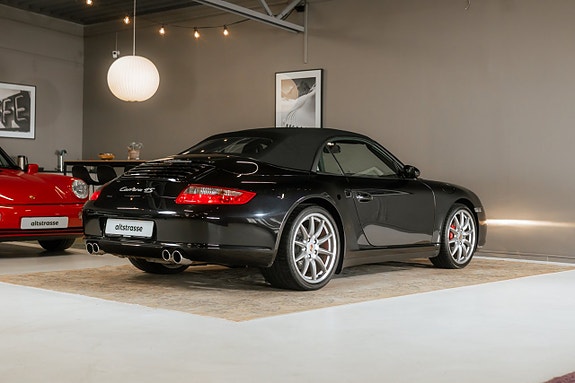 Porsche 911 16 of 30