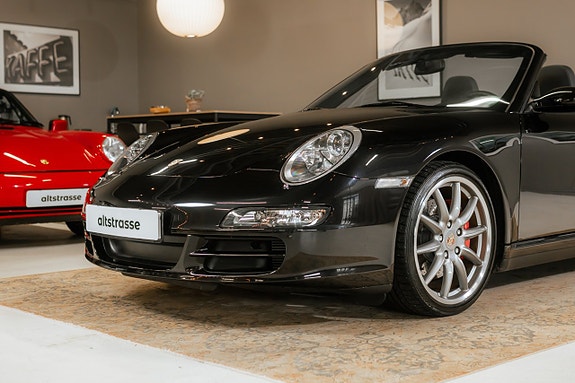 Porsche 911 2 of 5