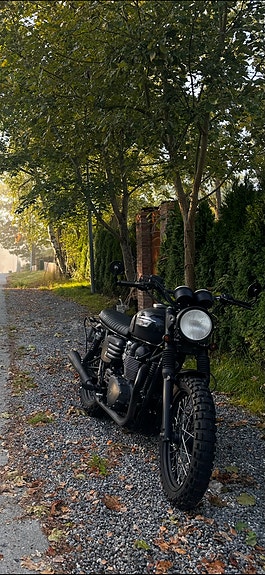 Triumph BONNEVILLE T100 2 of 10