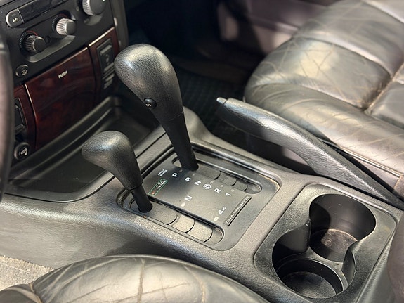 Jeep Grand Cherokee 12 of 14