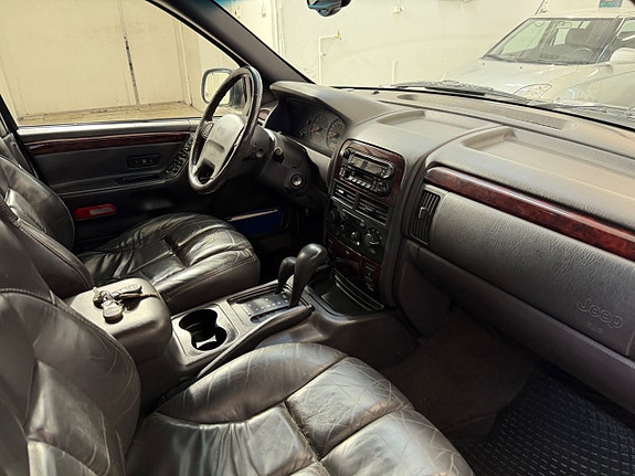 Jeep Grand Cherokee 9 of 14